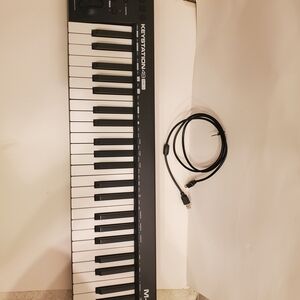 Keystation 49es Black MIDI Controller